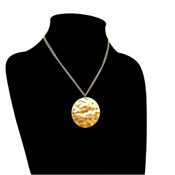 THE LIMITED 2” Hammered Gold Medallion Necklace NWT​ - Picture 6 of 7